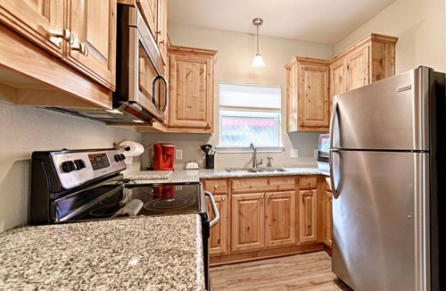 Oak Cliff House | 2 BR Bishop Arts District House, Hot Tub, Putting Green, Gardens