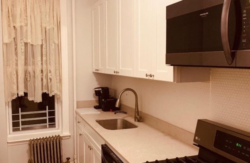 Clinton Hill Apartment | 2 BR CLASSY BROOKLYN APT-10 mins from BARCLAYS CENTER!