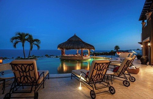 Buzzards Villa | 2 FREE NIGHTS IN CABO at Villa Fondren!