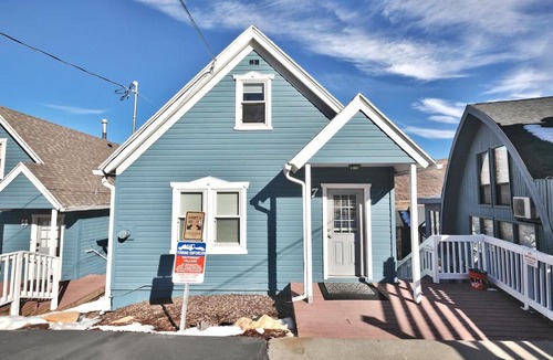 North Park City Apartment | 2br Empire Avenue WALK to Lifts and Main St - No Car Required!