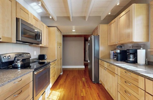 Franklin House | 2BR lakefront: deck, dock, yard; hiking & fishing