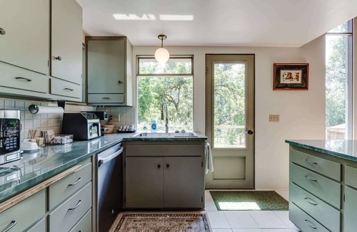 Springfield House | 2BR + Loft Space | 5 Min to Autzen & River