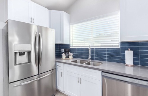 Coronado House | 2BR w private backyard, in-home laundry!