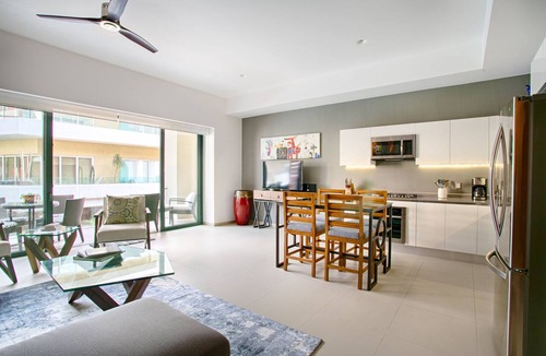 Emiliano Zapata Condo | 2BR w/Workspace | Rooftop Pool, Gym & Bar