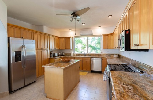 Cabo Bello House | 3 min from the beach! Family-sized villa with private pool + Spring promo!