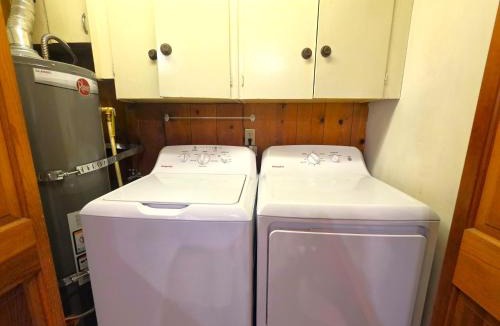 Downtown Klamath Falls House | 3 Queen Beds 2 Bath near Downtown Klamath Falls