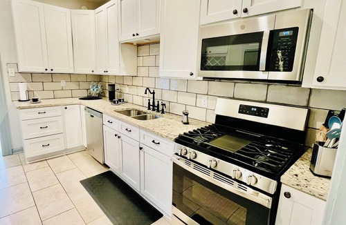 Memphis House | 3BR/2BA Spacious Midtown Ranch, Close to Everything.