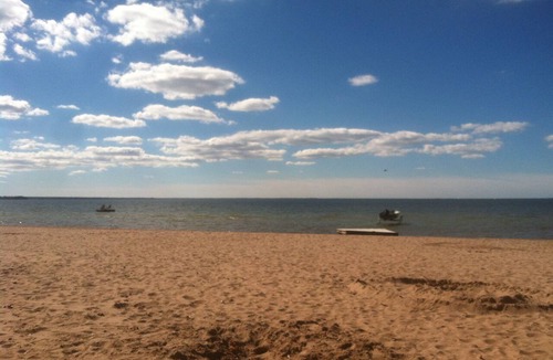 Sylvan Beach House | 3BR Beachfront Getaway – Behind Owner’s Home