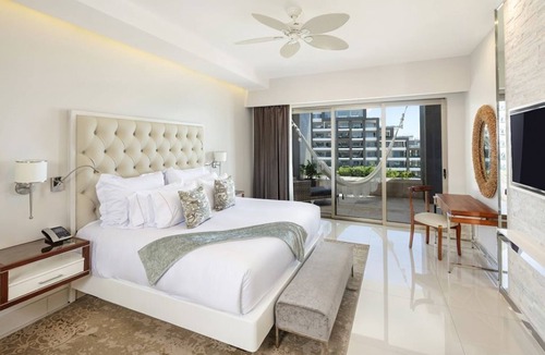 Cabo San Lucas Resort | 3BR Ocean Front Penthouse W/Private Jacuzzi and Personal Butler at Garza Blanca
