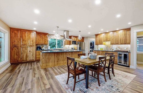 Oak Grove House | 3BR river-view with deck, grill, & firepit
