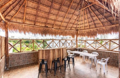Downtown Cancun House | 3BR+Studio Rooftop Bar/3 min to beach/Ferry!