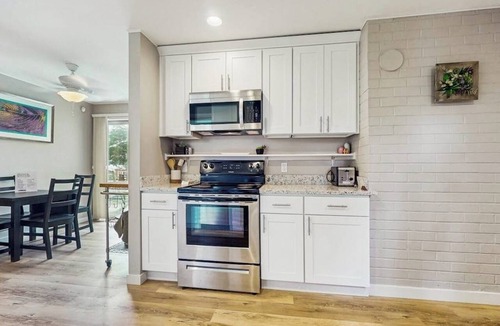Des Moines House | 3BR Waterview - Deck - Washer Dryer