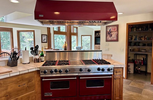 Three Rivers House | 4 Bed, Waterfront, Jacuzzi, Near Mt Batchelor, Sun-River, Bend, Chef's Kitchen