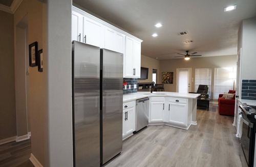 Euless House | 4 Bedroom-2 King Beds GREAT location, minutes to AT&T Stadium and DFW Airport!