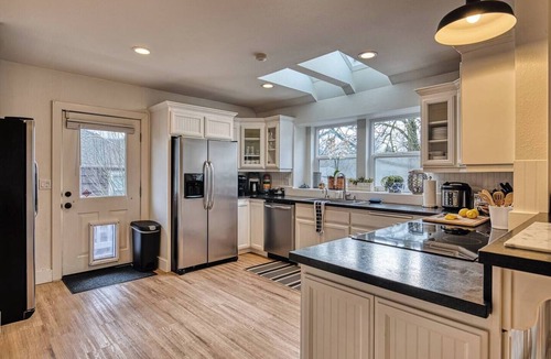 Amazon House | 5 Bedroom, 3 Bath House! With Brand New Hot Tub!
