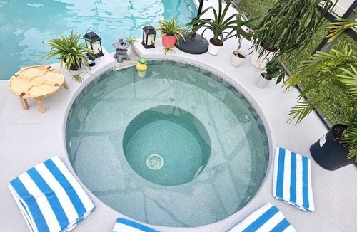 West Haven Villa | 5BR Villa Near Parks Pool & Spa, Game Room Sleeps 10, Pet Friendly