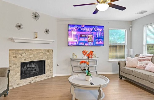 Spring House | Absolutely Charming Vacation Home!