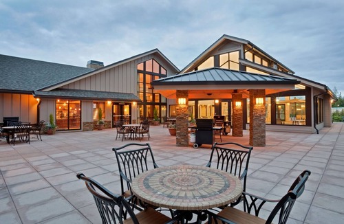 Mukilteo Apartment | Accessible Suite | Roll-In Shower | Free Breakfast