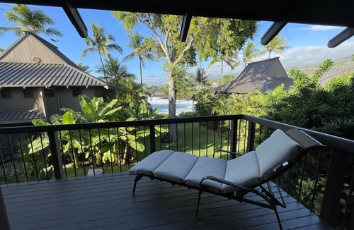 Kahaluu Bay House | Air Conditioned Oceanfront Home - Next to White Sands Beach & 4 Mile Dive Site