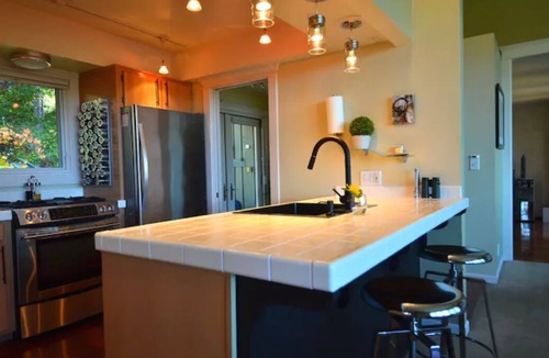 Roseburg Bed & Breakfast | Amazing Mid-Century Modern Home-Incredible Views!