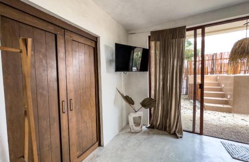 Tohoku Apartment | amazing suite looking at the pool with jacuzzi excellent location