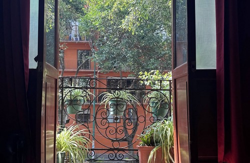 Zona Rosa Apartment | Apt. in Colonia Juarez near to Roma Norte Neoclassic Style w Balcony WiFi 1BR