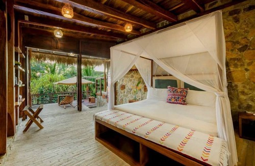 Santa Maria Tonameca House | AUREMA a Quiet Nature Retreat in Agua Blanca, Oaxaca. AC Rustic design Pool