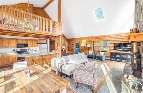 Weston House | Authentic Vermont Log Cabin | 15 Min to Okemo