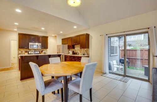Harlow House | Autzen on Foot, Fenced Yard for Your Dog