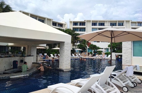 Zona Hotelera Apartment | Beach Front Flat!