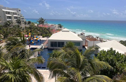 Zona Hotelera Apartment | Beach Front Flat!
