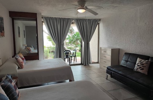 Zona Hotelera Apartment | Beach Front Flat!