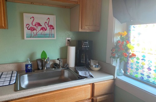 Bayview Apartment | Beach Side Studio #3 - Pet Friendly, WiFi, Off-Street Parking, Large Smart TV