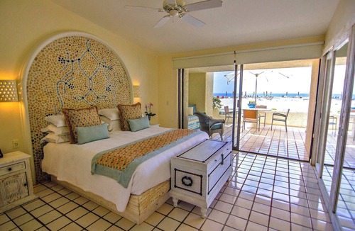 Centro Condo | Beachfront Condo · Patio, Fire Pit & Ocean Views