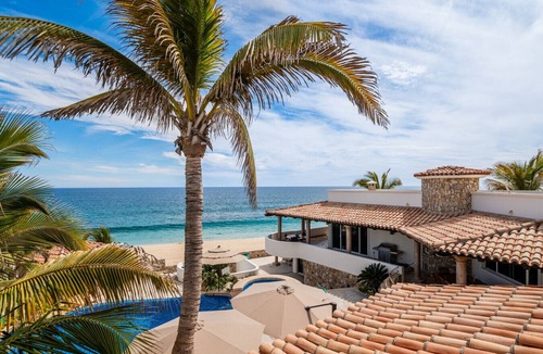 Buzzards Villa | Beachfront El Encanto 5 BR Villa