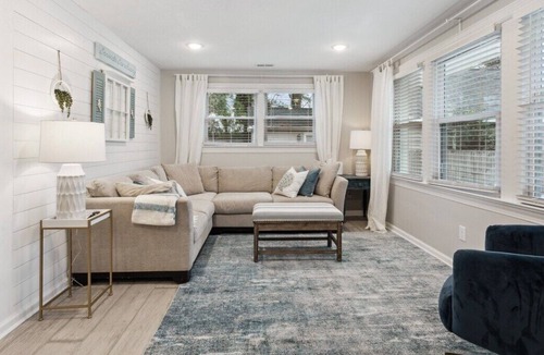 Buckroe Beach House | Beachside Escape: 1/2 mile from beach for family getaway