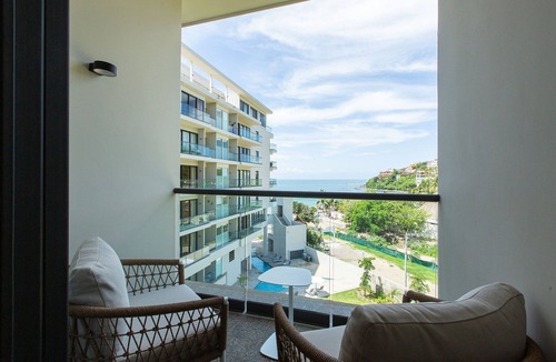 La Cruz de Huanacaxtle Apartment | Beautiful beachfront Studio, Zantamar 304