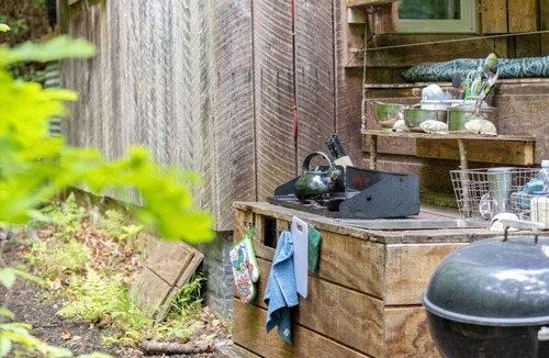 Heidelberg Cabin | Beech Timber- Off Grid, Fire Pit, Outdoor Shower