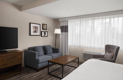 Plainview Hotel | Best Western Premier Plainview-Long Island Hotel