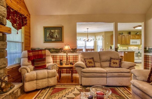 Pigeon Forge Cabin | Bluebird`s Song 5BR, 3.5BA by HoneyBearCabins