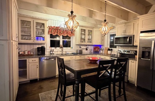 Mentone Cottage | BOOK LABOR DAY NOW! Near DeSoto Park! Sleeps 12!