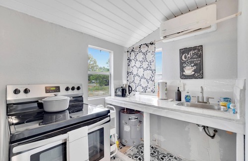 Wimauma House | Budget-Friendly Base - Cozy - Spacious Land