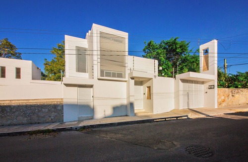 Colonia Centro House | CAMPANA - Private home - swimming pool - near the waterfront