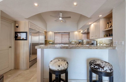 Palmilla House | Casa 4 C's is a spacious 3-bedroom private home featuring a pool, hot tub, ocean views, and a gourmet kitchen. Perfect for entertaining, it's just steps from beach access and offers the ideal setting for an unforgettable Cabo getaway.