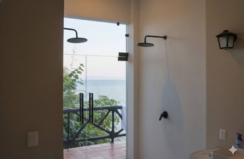 Yelapa House | Casa Azul – Oceanfront Estate w/Rooftop Deck