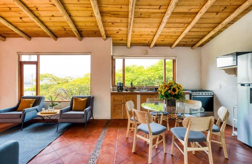 El Santuario Cabin | Casa La Serena: Lakeview Cabin in Valle de Bravo
