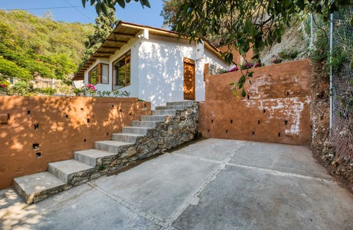 El Santuario Cabin | Casa La Serena: Lakeview Cabin in Valle de Bravo