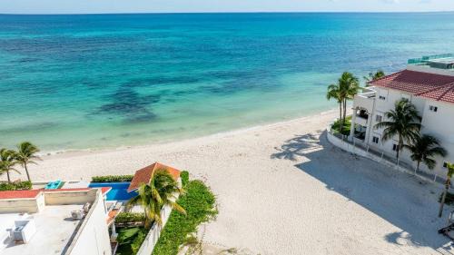 Villa Juarez House | Casa Marea - 2BR - Tropical Vibes & Palm Breeze Oasis