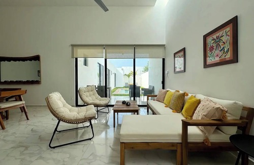 Merida House | Casa Parota, Bright, Spacious, Pool and Garage