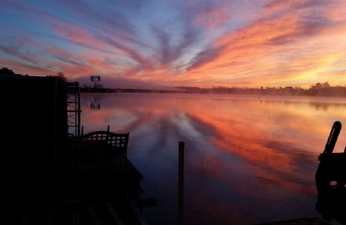 Willis Cabin | Casa Rosa Waterfront Tiny Home Lake Conroe Retreat Beautiful Sunsets
